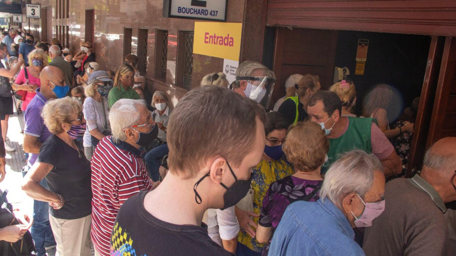 vacunación contra COVID-19 en mayores de 80 en CABA