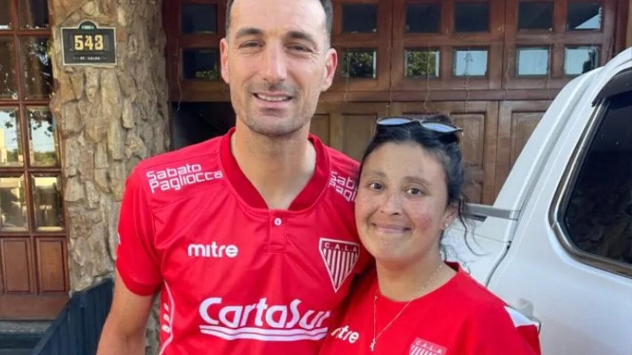 scaloni con la camiseta milaryitas