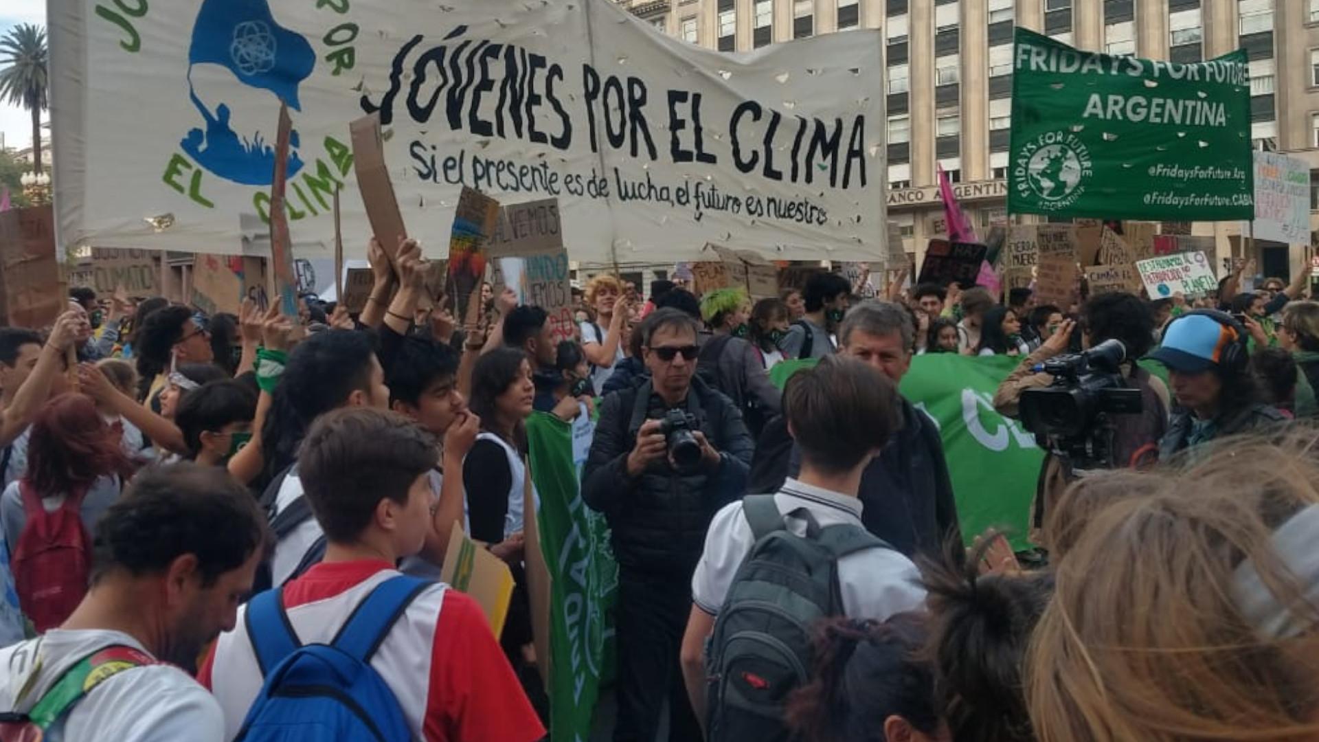 25s jovenes por el clima argentina